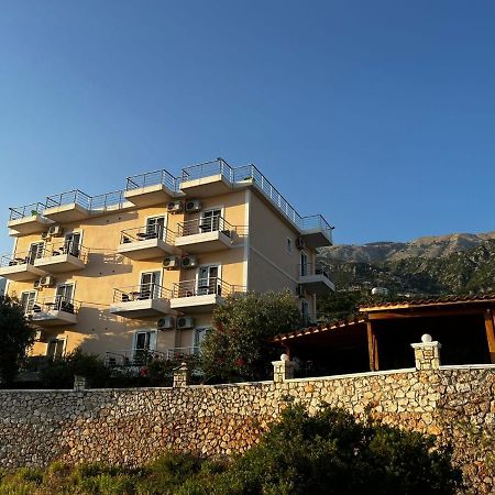 Season Inn Dhërmi Kültér fotó