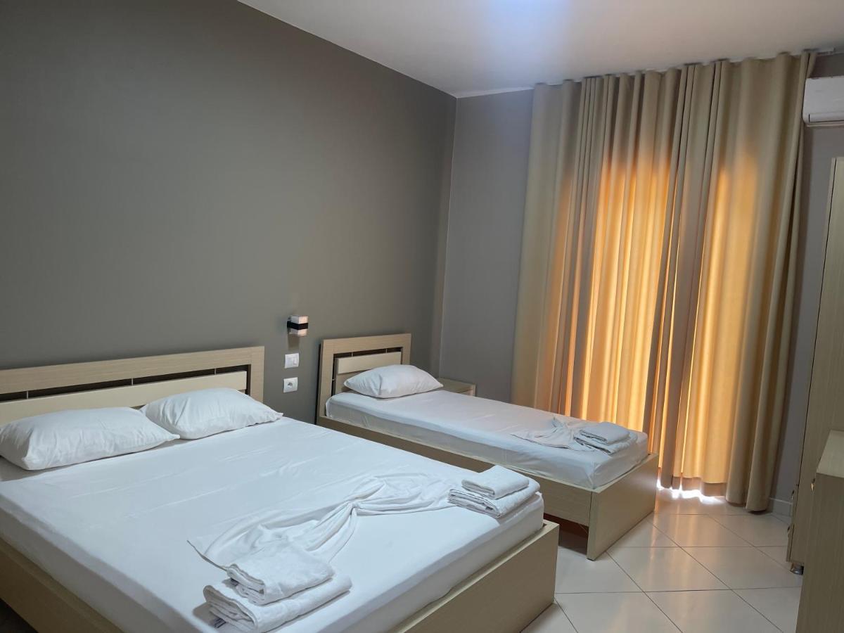 Season Inn Dhërmi Kültér fotó