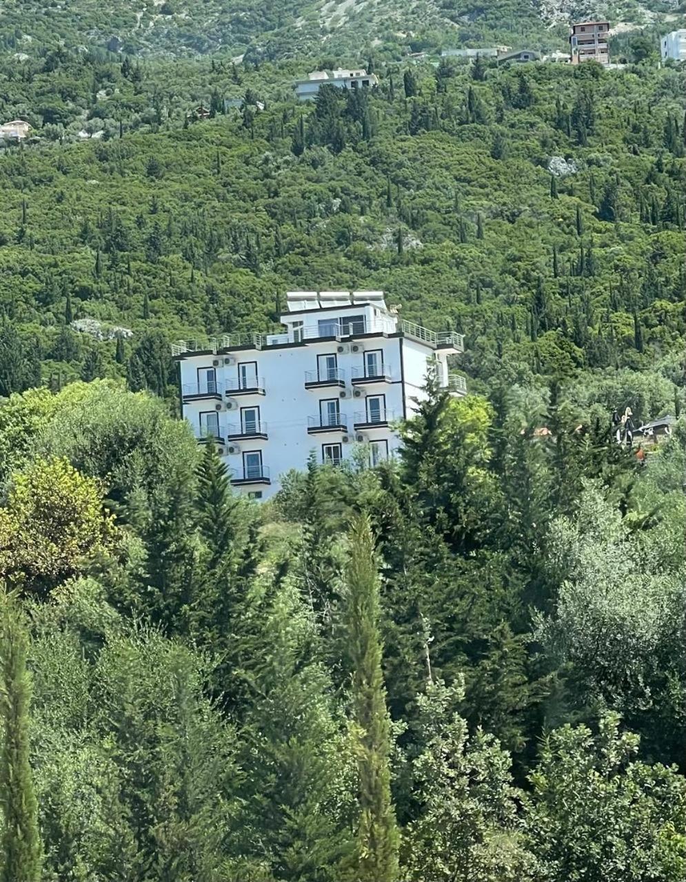 Season Inn Dhërmi Kültér fotó